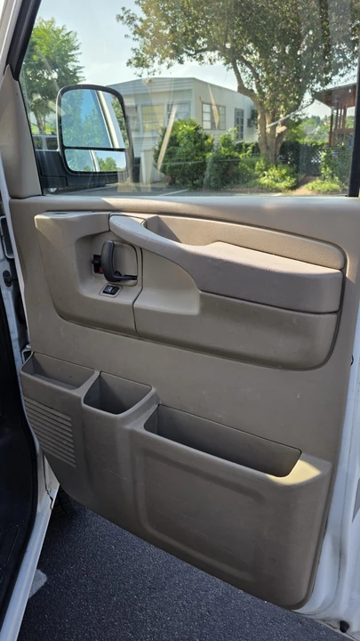 2012 Chevrolet Express - Image 13 of 17