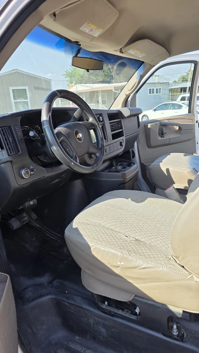 2012 Chevrolet Express - Image 15 of 17