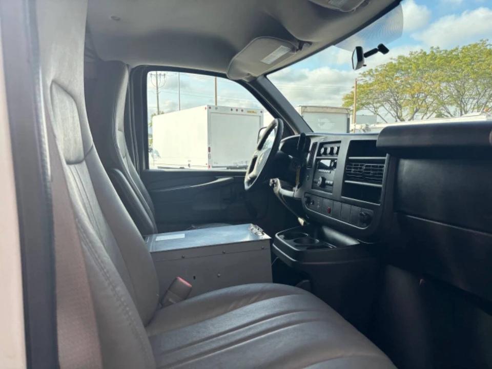 2012 Chevrolet Express - Image 11 of 12