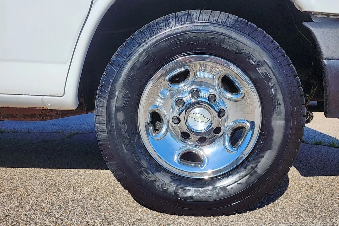 2012 Chevrolet Express - Image 8 of 21