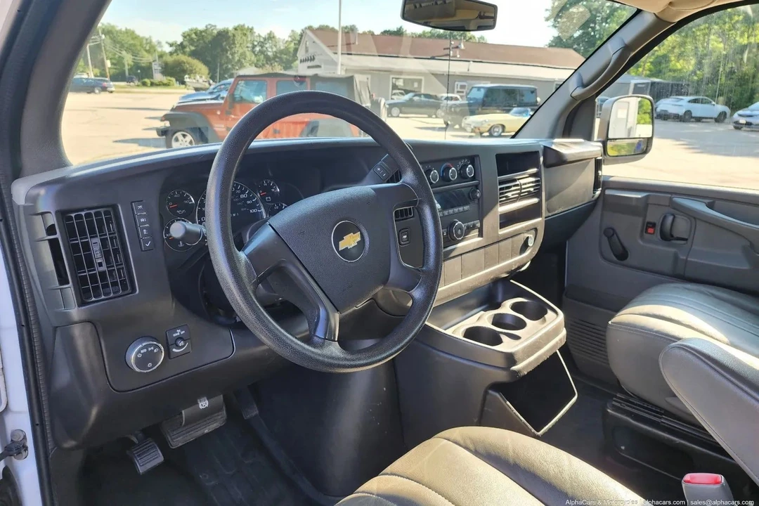 2012 Chevrolet Express - Image 15 of 21