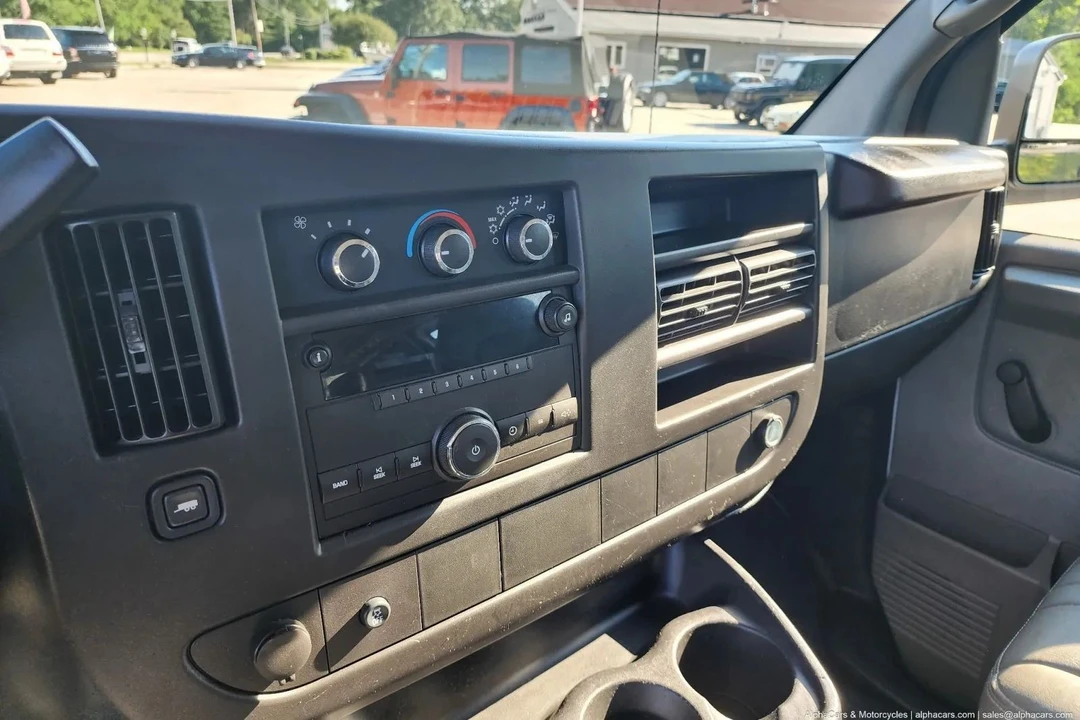 2012 Chevrolet Express - Image 21 of 21