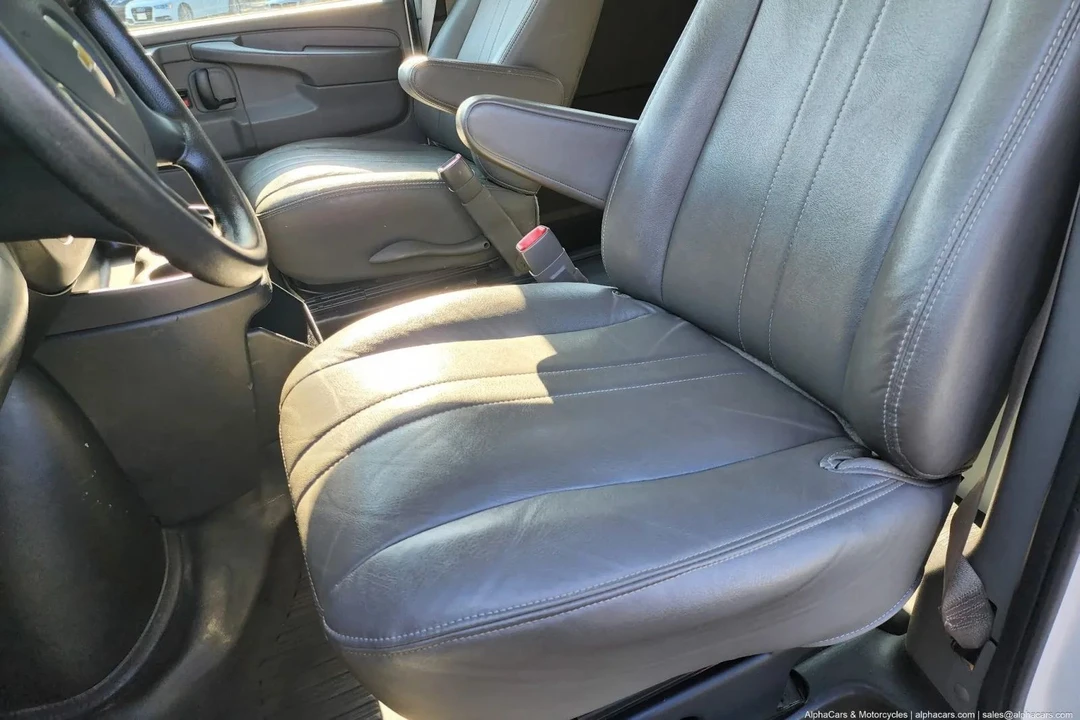 2012 Chevrolet Express - Image 17 of 21