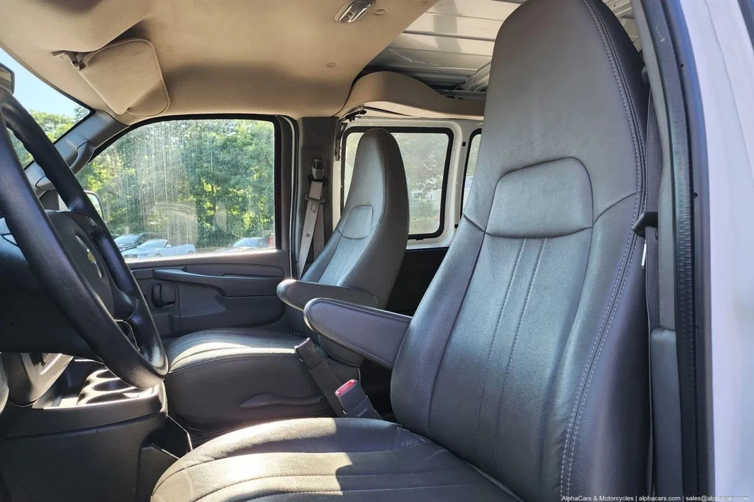 2012 Chevrolet Express - Image 16 of 21