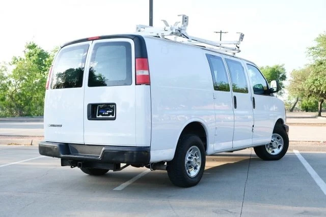 2012 Chevrolet Express - Image 16 of 21