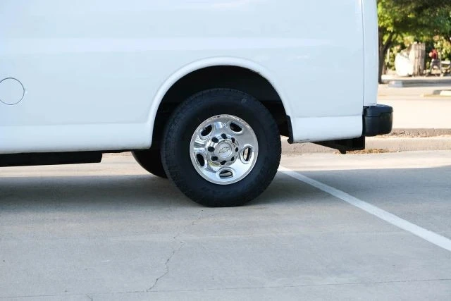 2012 Chevrolet Express - Image 11 of 21