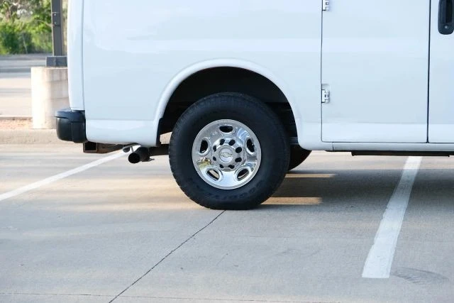 2012 Chevrolet Express - Image 13 of 21