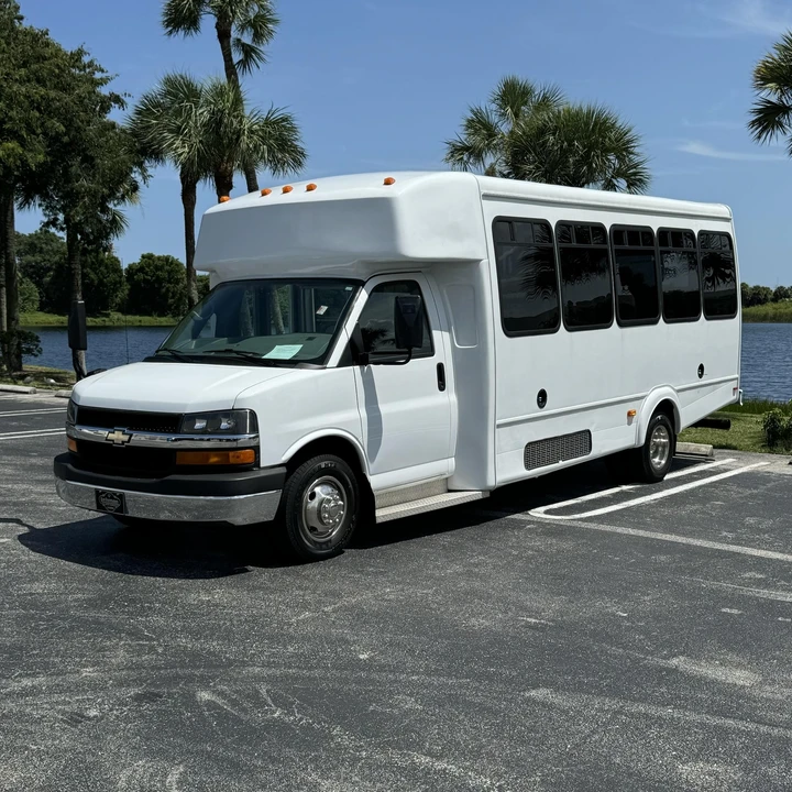 2012 Chevrolet Express - Image 6 of 12