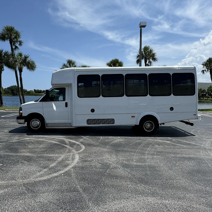 2012 Chevrolet Express - Image 7 of 12
