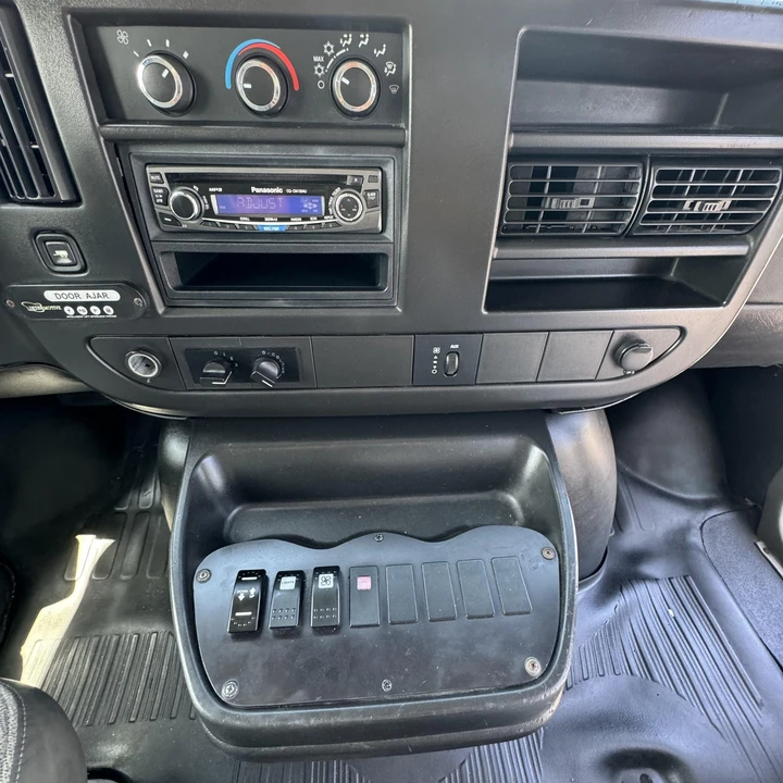2012 Chevrolet Express - Image 14 of 21
