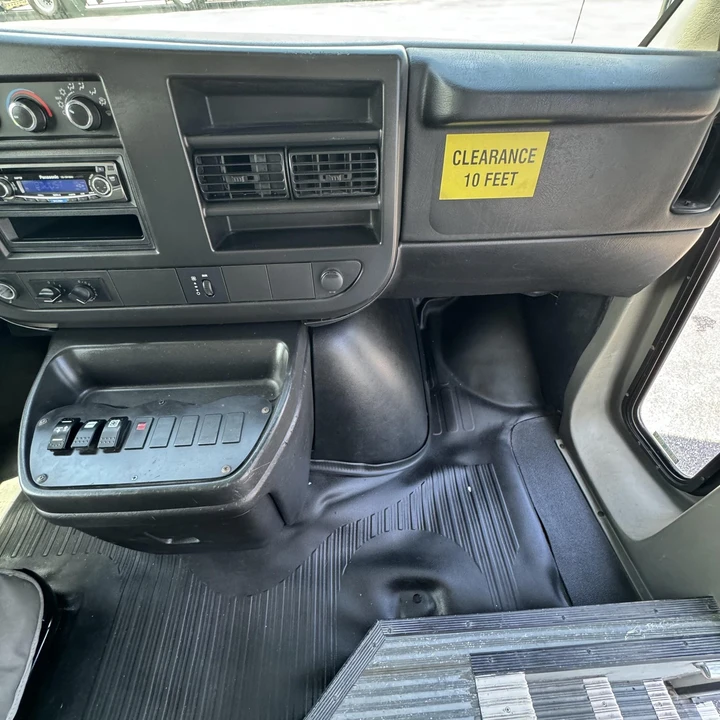 2012 Chevrolet Express - Image 15 of 21