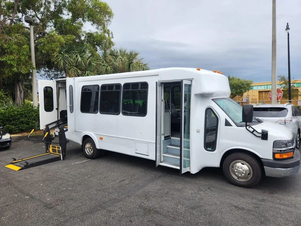 2012 Chevrolet Express - Image 2 of 12