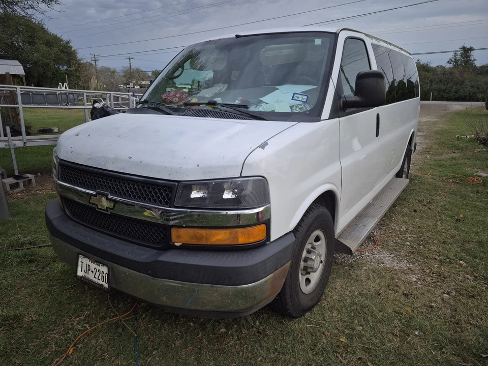 2012 Chevrolet Express - Image 6 of 10