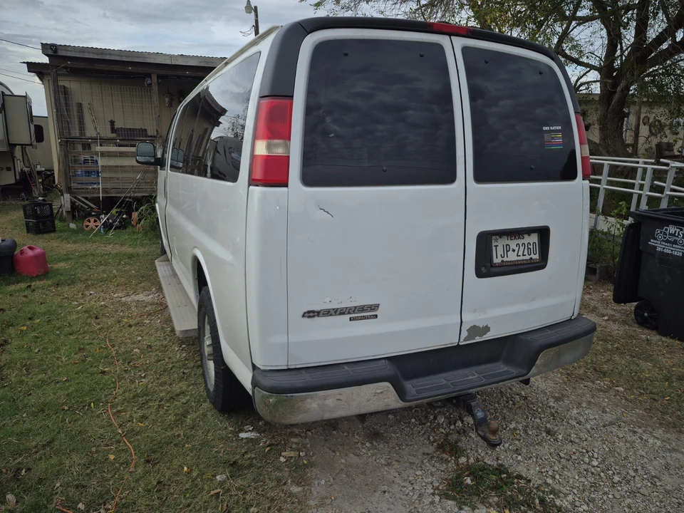 2012 Chevrolet Express - Image 4 of 10