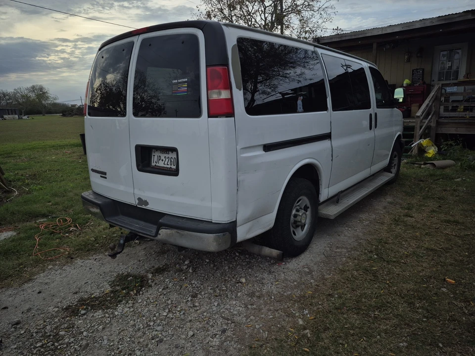 2012 Chevrolet Express - Image 3 of 10