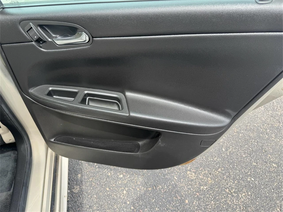 2012 Chevrolet Impala 9th Gen - Image 25 of 31