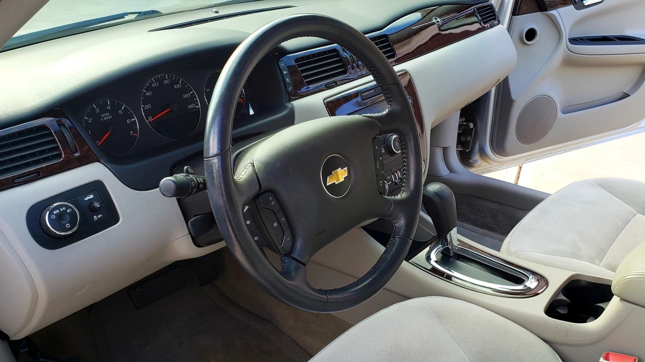 2012 Chevrolet Impala 9th Gen - Image 19 of 21