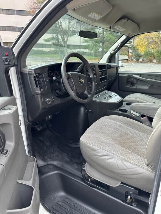 2012 Chevrolet Express - Image 7 of 9