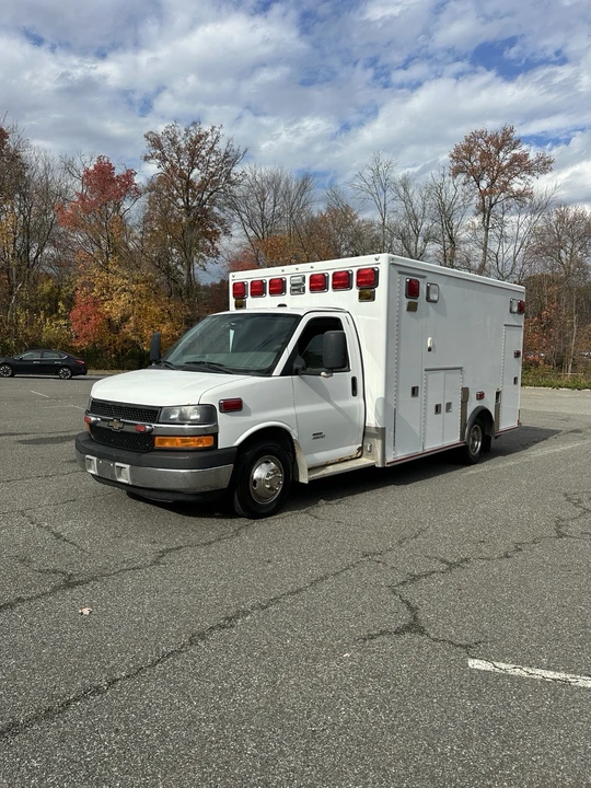 2012 Chevrolet Express - Image 2 of 9