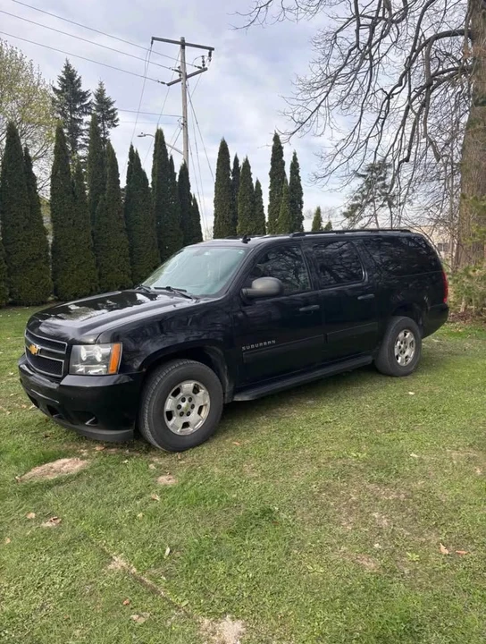 2012 Chevrolet Suburban 10th Gen - Image 2 of 14