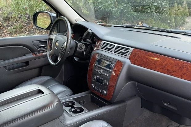 2012 Chevrolet Suburban 10th Gen - Image 5 of 7