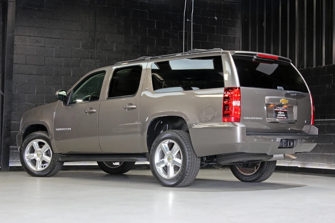 2012 Chevrolet Suburban 10th Gen - Image 4 of 21