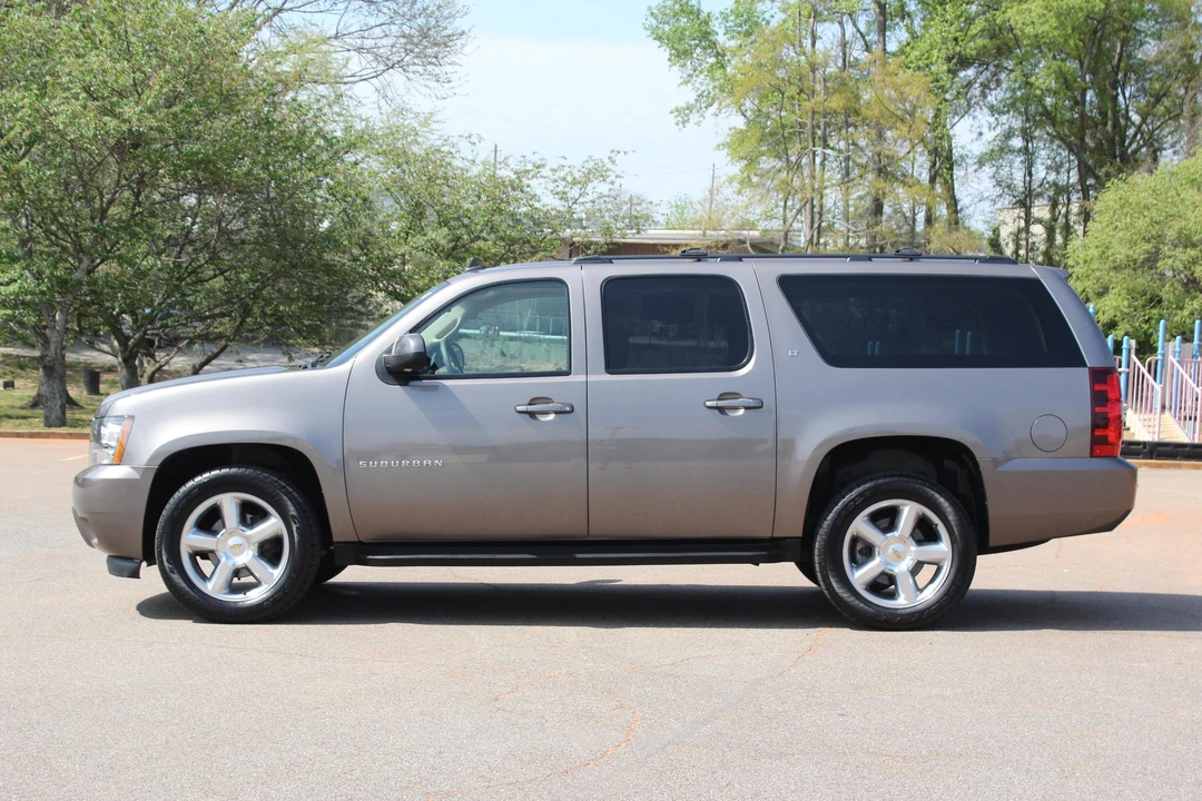 2012 Chevrolet Suburban 10th Gen - Image 17 of 21