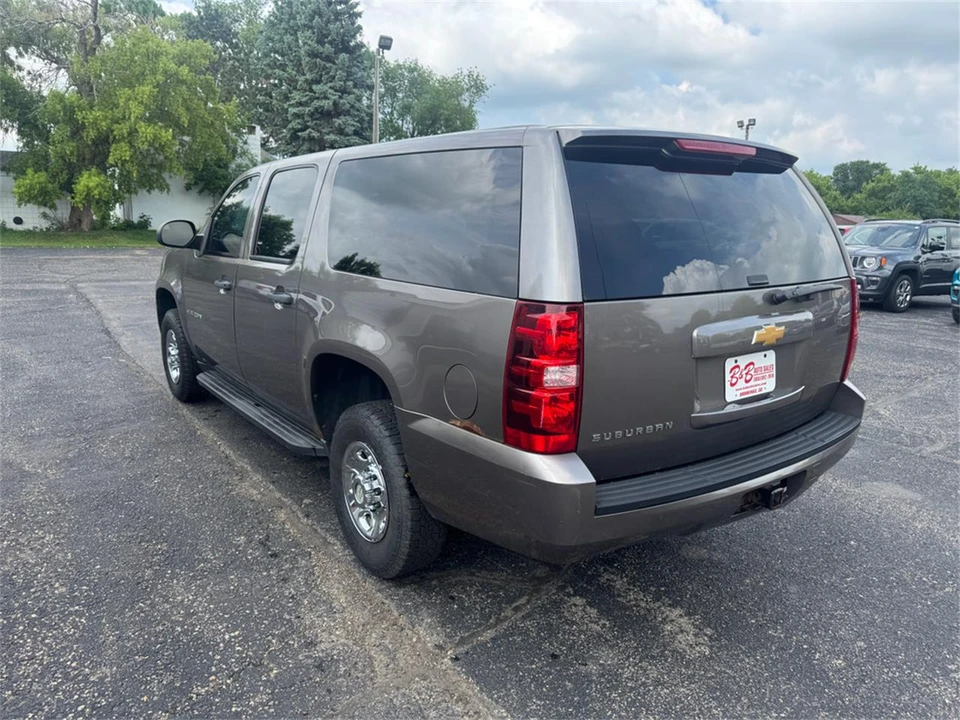 2012 Chevrolet Suburban 10th Gen - Image 9 of 31