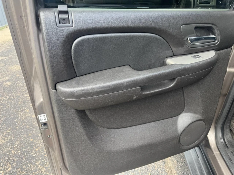2012 Chevrolet Suburban 10th Gen - Image 20 of 31