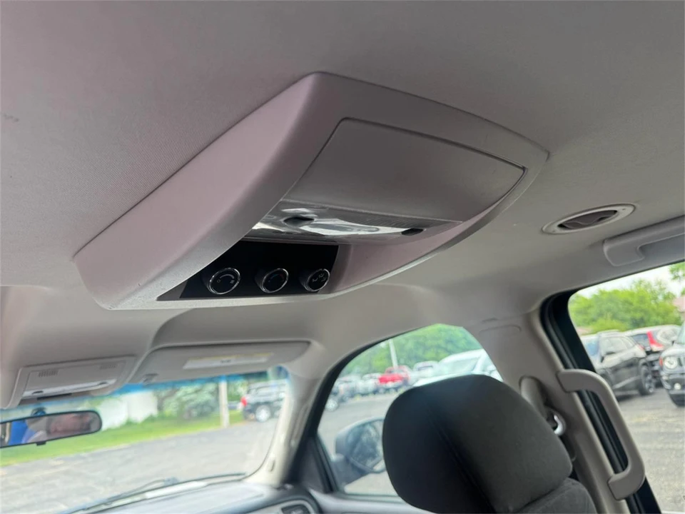 2012 Chevrolet Suburban 10th Gen - Image 23 of 31