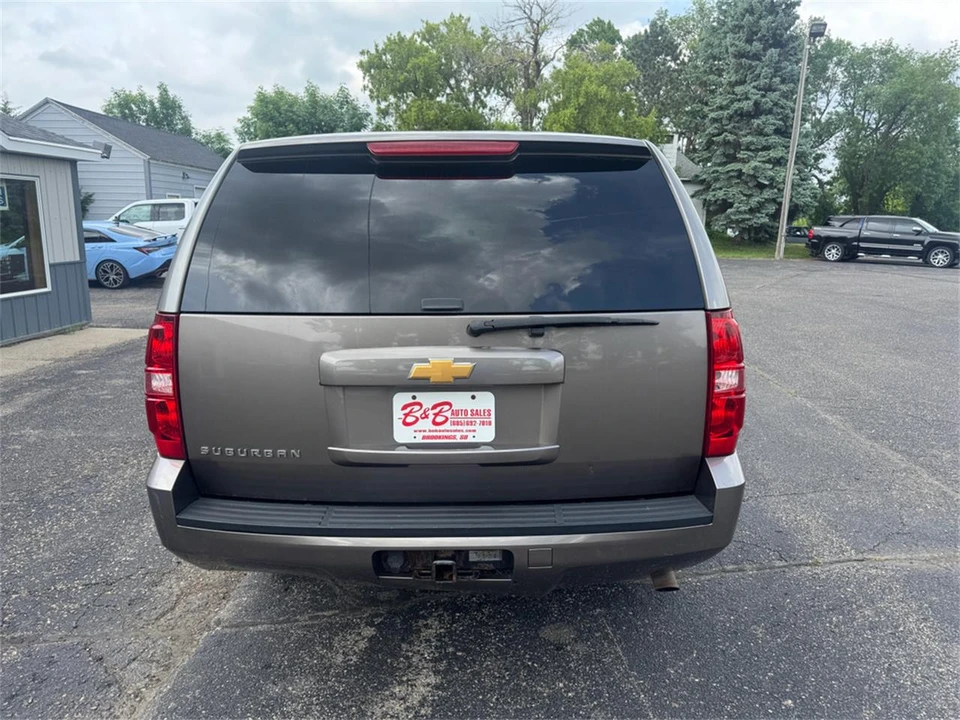 2012 Chevrolet Suburban 10th Gen - Image 11 of 31