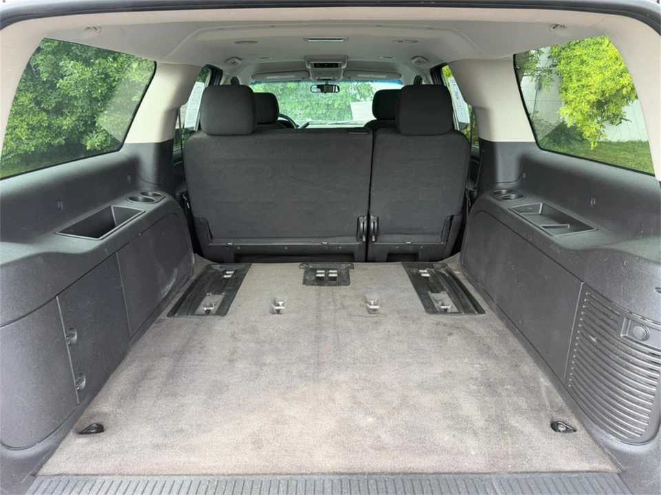 2012 Chevrolet Suburban 10th Gen - Image 24 of 31