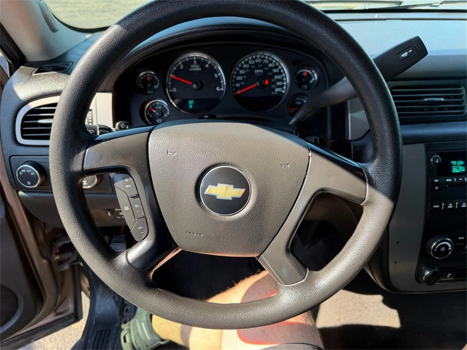 2012 Chevrolet Suburban 10th Gen - Image 21 of 31