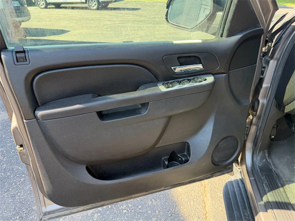 2012 Chevrolet Suburban 10th Gen - Image 14 of 31