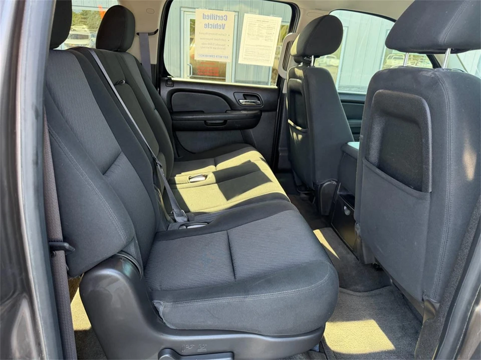 2012 Chevrolet Suburban 10th Gen - Image 30 of 31