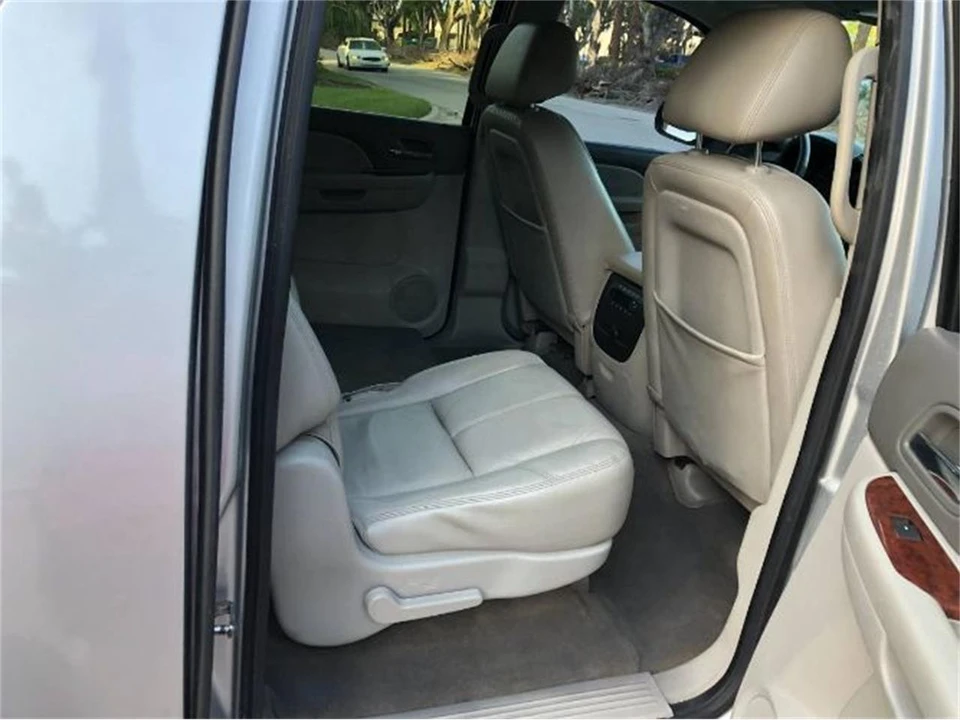 2012 Chevrolet Suburban 10th Gen - Image 3 of 22