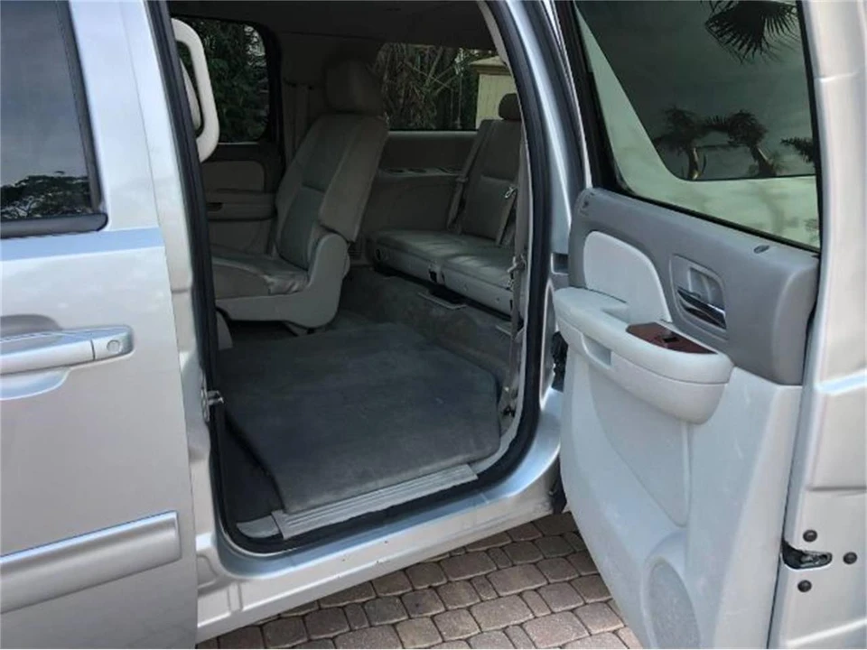 2012 Chevrolet Suburban 10th Gen - Image 20 of 22