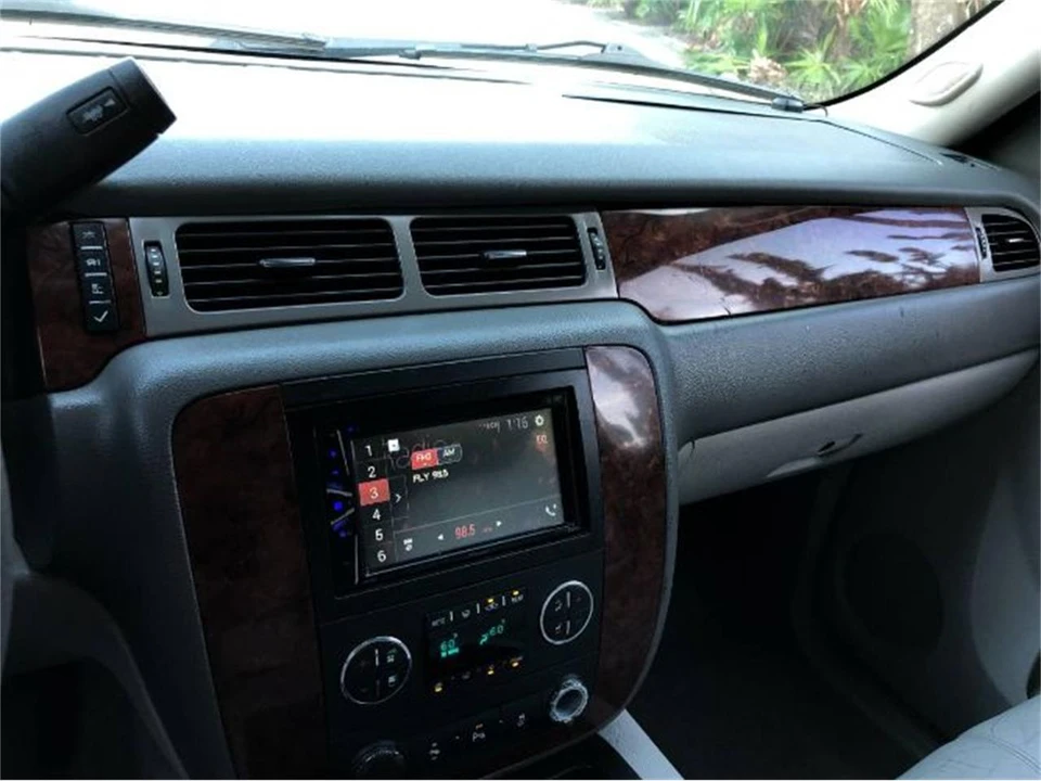 2012 Chevrolet Suburban 10th Gen - Image 17 of 22