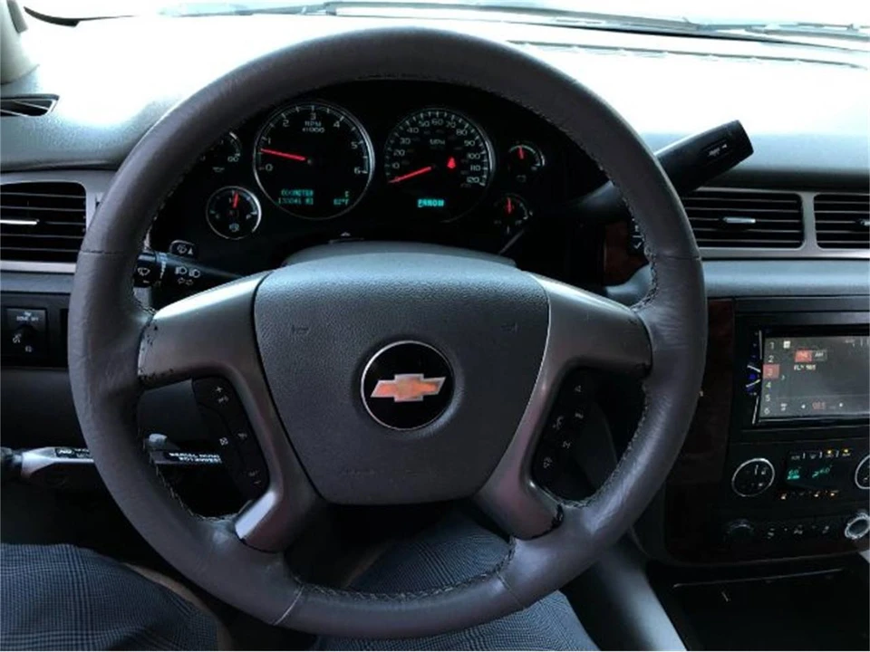 2012 Chevrolet Suburban 10th Gen - Image 15 of 22