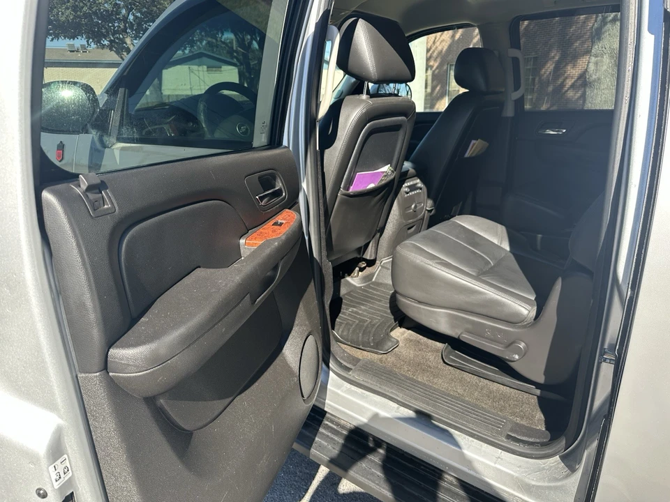 2012 Chevrolet Suburban 10th Gen - Image 11 of 18