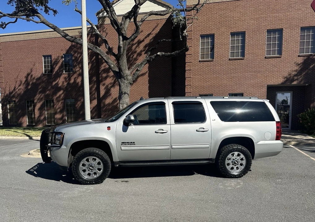 2012 Chevrolet Suburban 10th Gen - Image 17 of 18