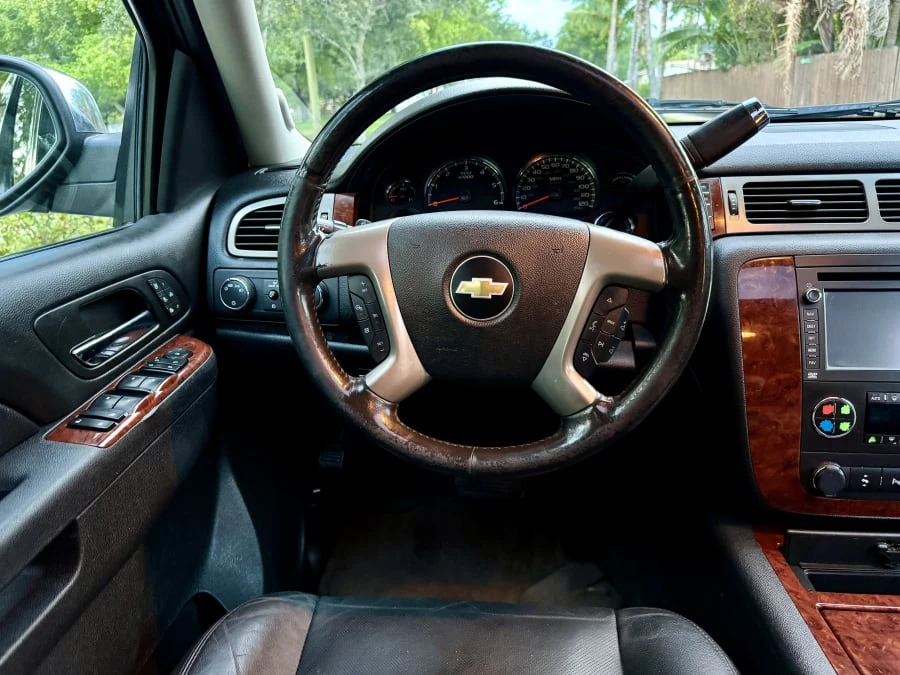 2012 Chevrolet Suburban 10th Gen - Image 25 of 29