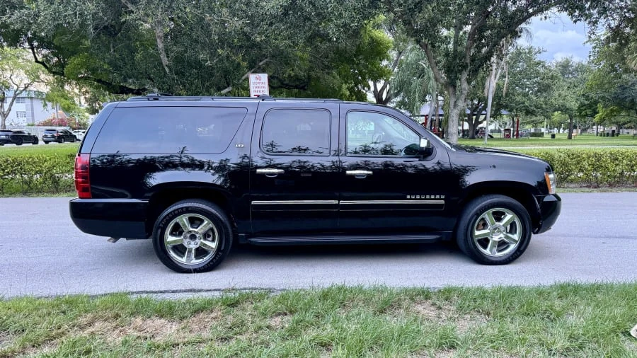 2012 Chevrolet Suburban 10th Gen - Image 2 of 29