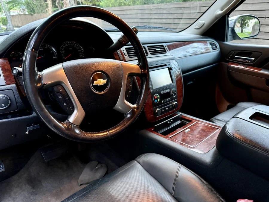 2012 Chevrolet Suburban 10th Gen - Image 12 of 29