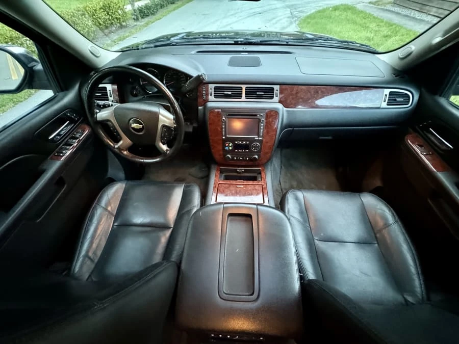 2012 Chevrolet Suburban 10th Gen - Image 15 of 29