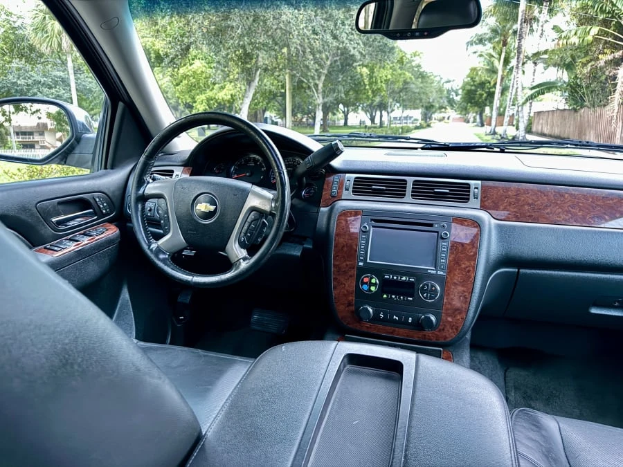 2012 Chevrolet Suburban 10th Gen - Image 18 of 29