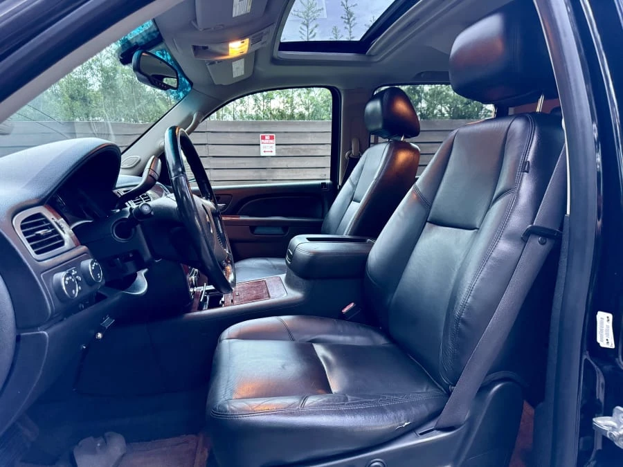2012 Chevrolet Suburban 10th Gen - Image 26 of 29