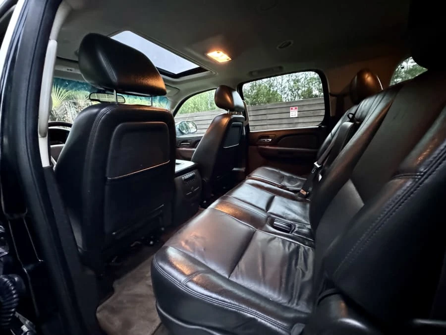 2012 Chevrolet Suburban 10th Gen - Image 20 of 29