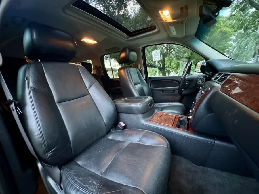 2012 Chevrolet Suburban 10th Gen - Image 17 of 29