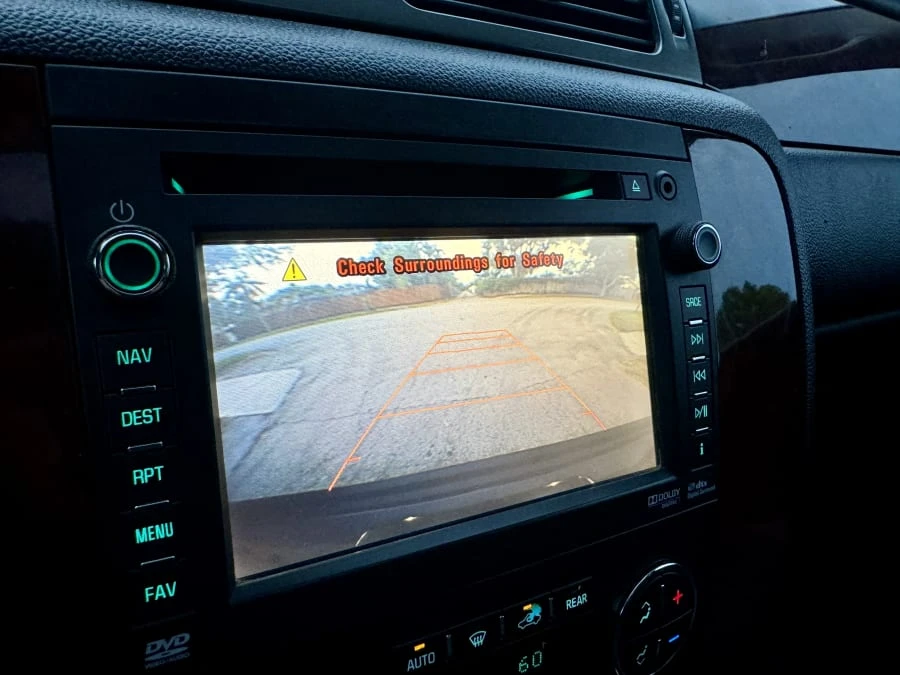 2012 Chevrolet Suburban 10th Gen - Image 19 of 29